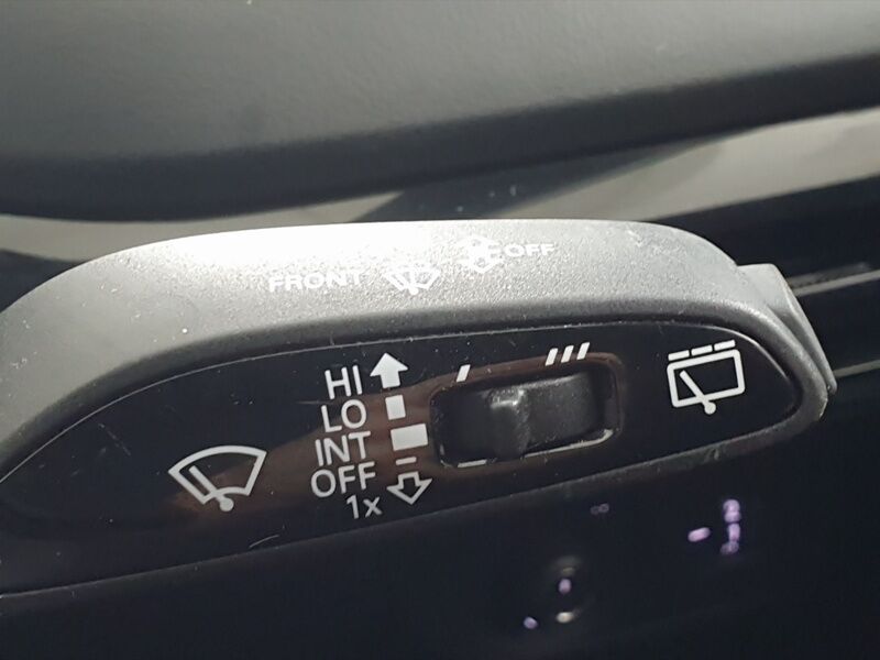 More views of MG MG4