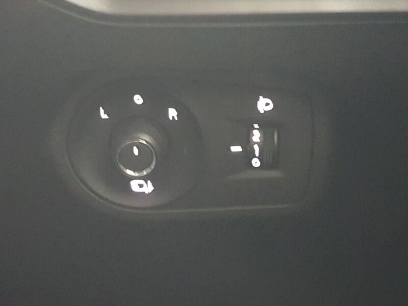 More views of MG MG4