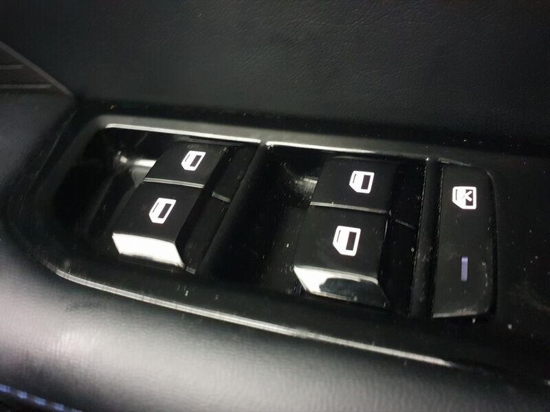 More views of MG MG4