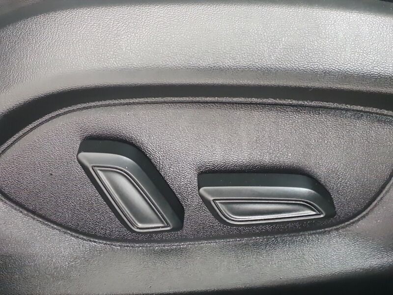 More views of MG MG4