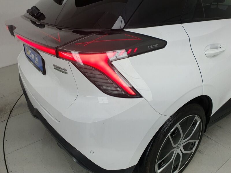 More views of MG MG4