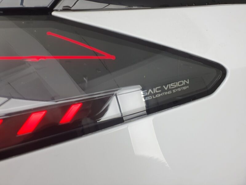 More views of MG MG4