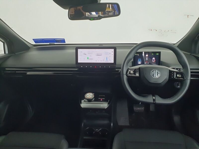 More views of MG MG4