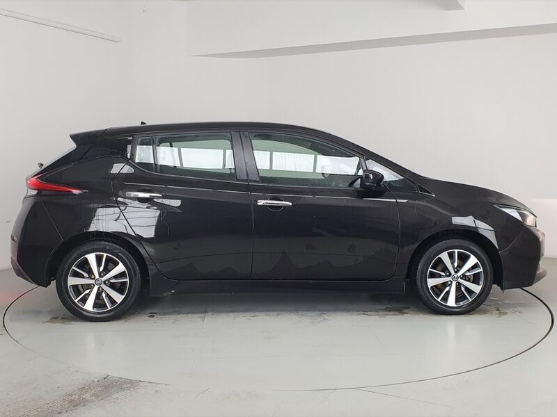 More views of Nissan Leaf