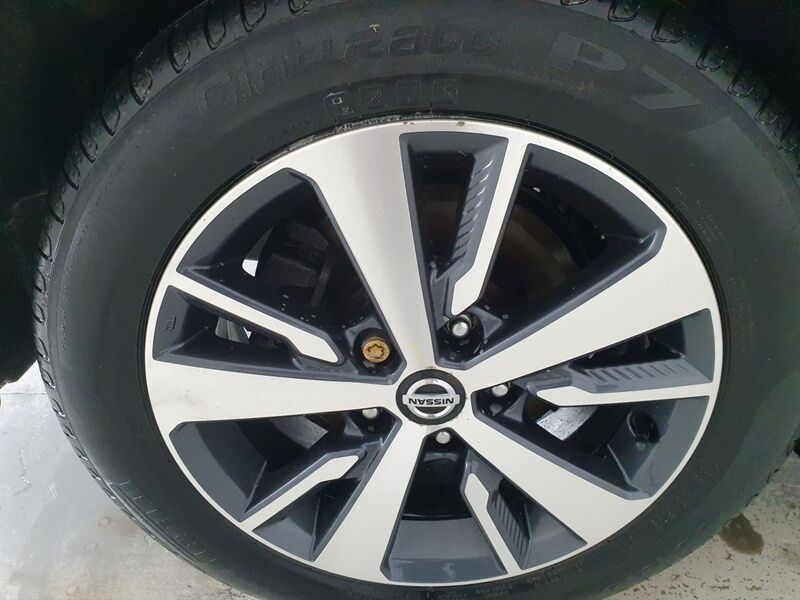 More views of Nissan Leaf