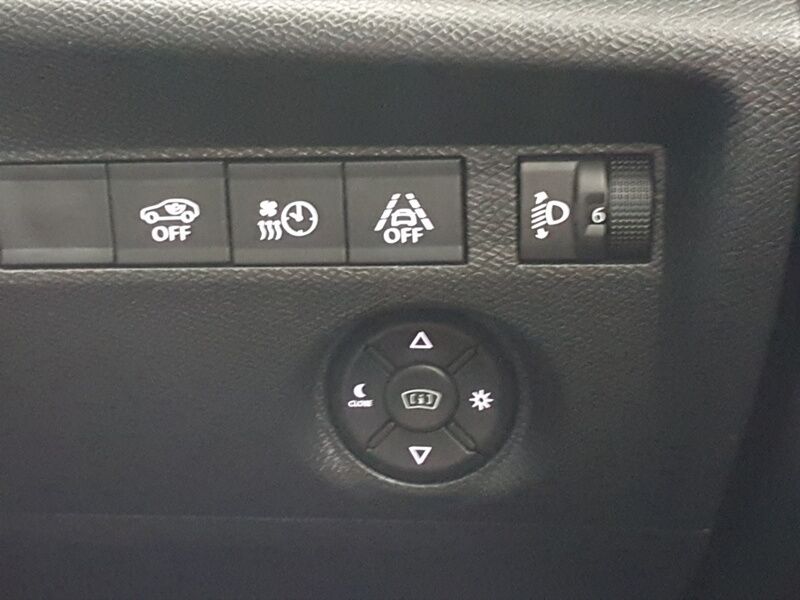 More views of Citroen e-C4