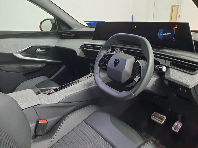 More views of Peugeot 5008