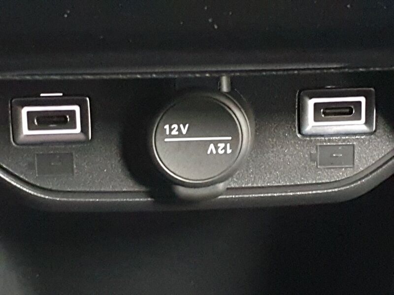 More views of Peugeot 5008