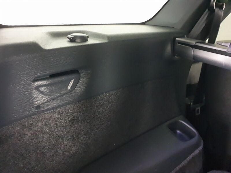 More views of Peugeot 5008