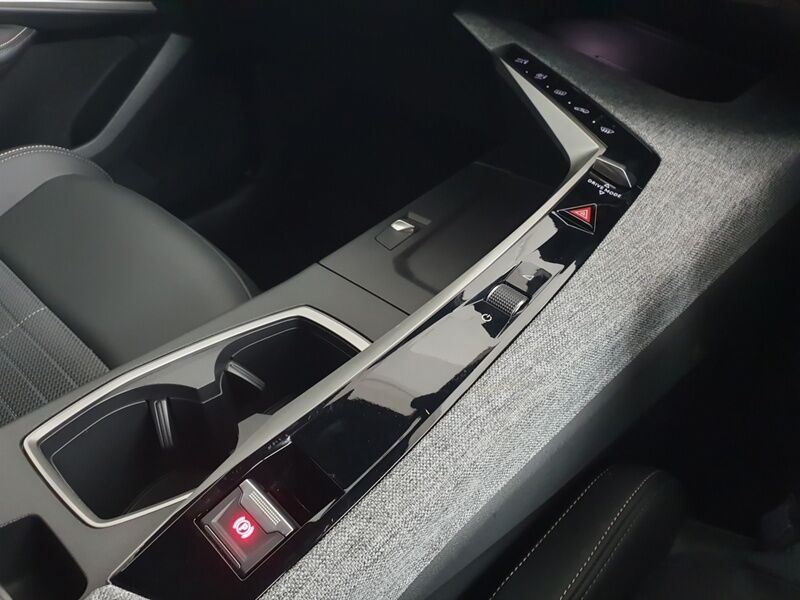 More views of Peugeot 5008