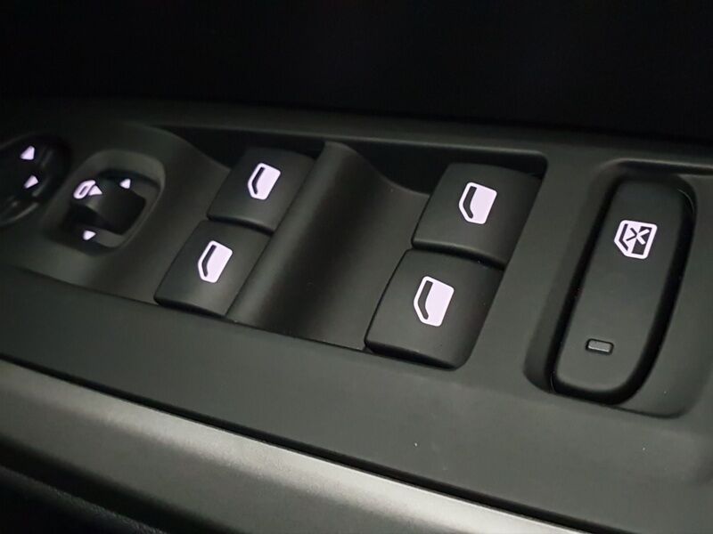 More views of Peugeot 5008