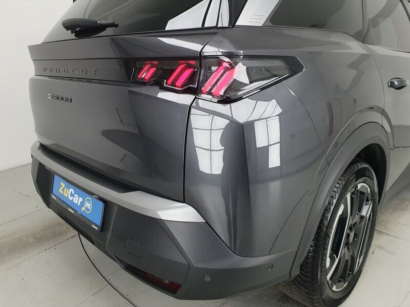 More views of Peugeot 5008