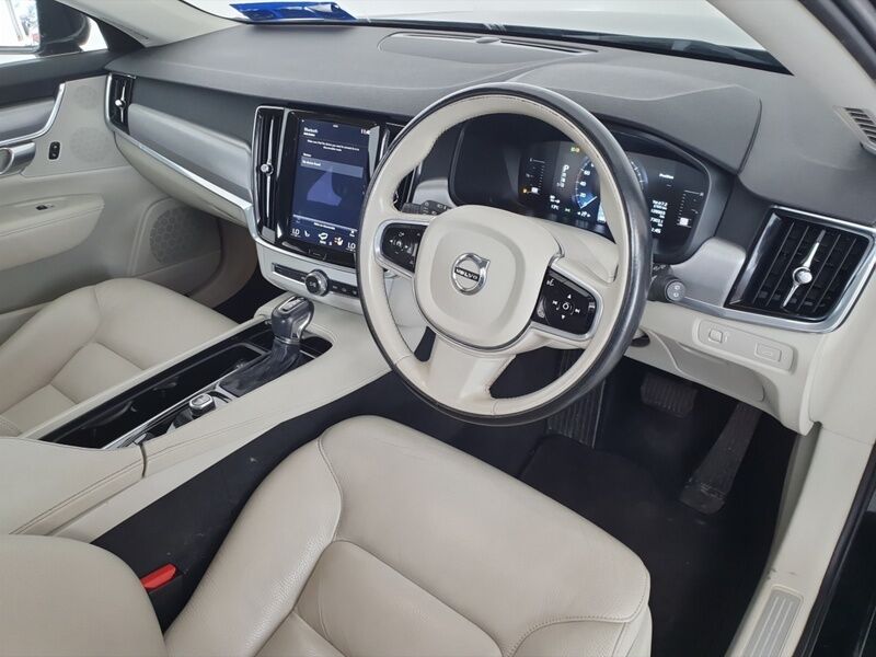 More views of Volvo V90