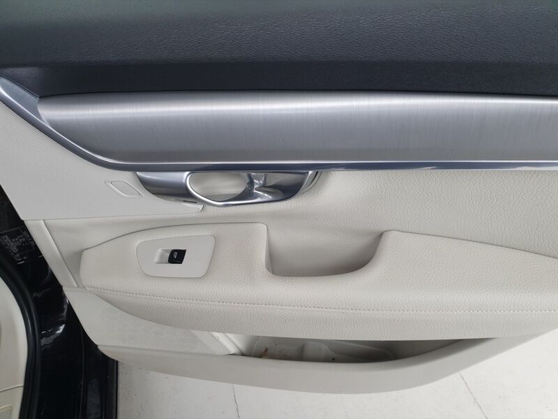 More views of Volvo V90