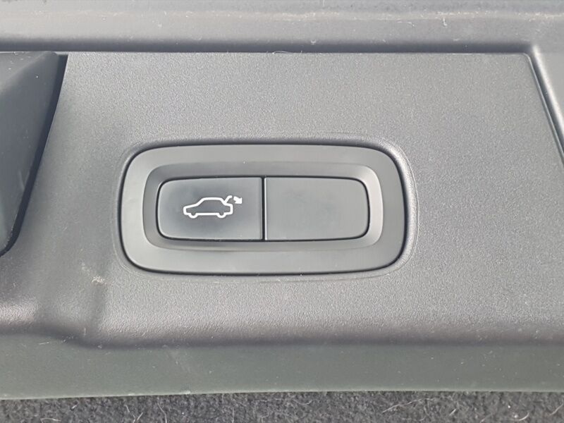 More views of Volvo V90