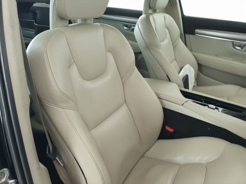 More views of Volvo V90