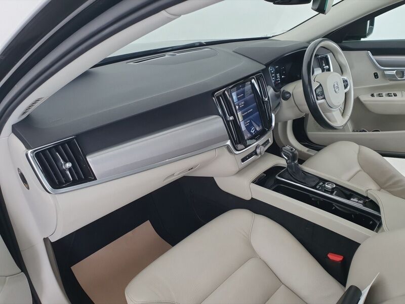 More views of Volvo V90