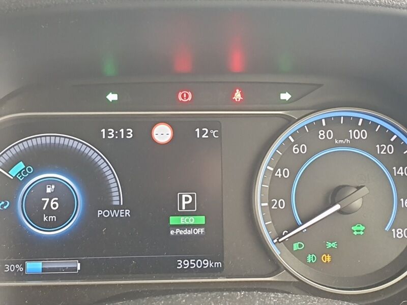 More views of Nissan Leaf