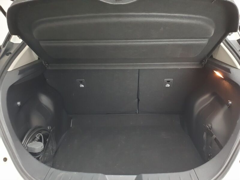 More views of Nissan Leaf