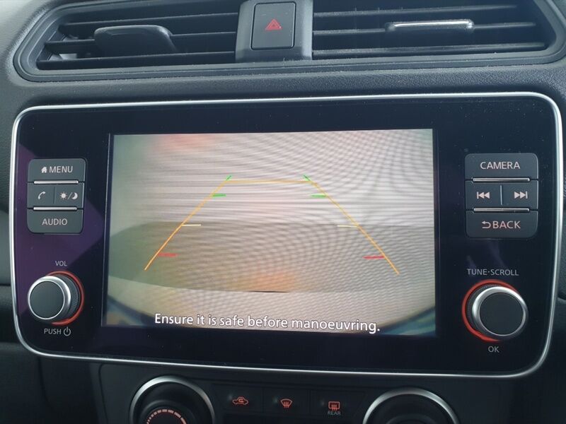 More views of Nissan Leaf