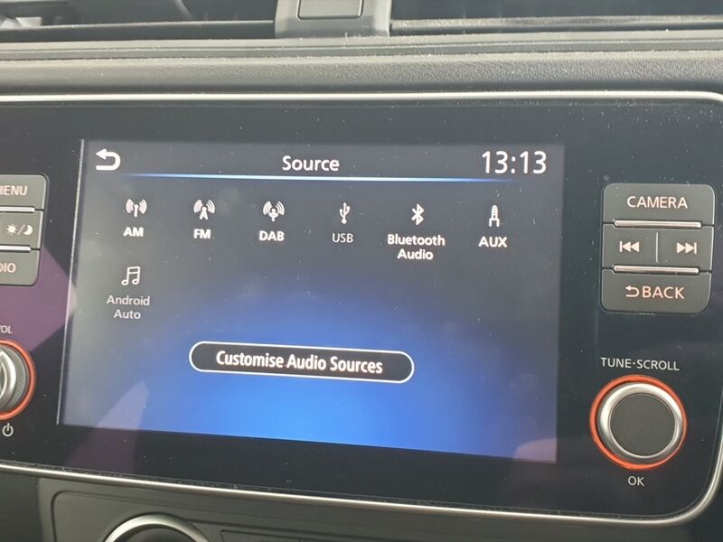 More views of Nissan Leaf