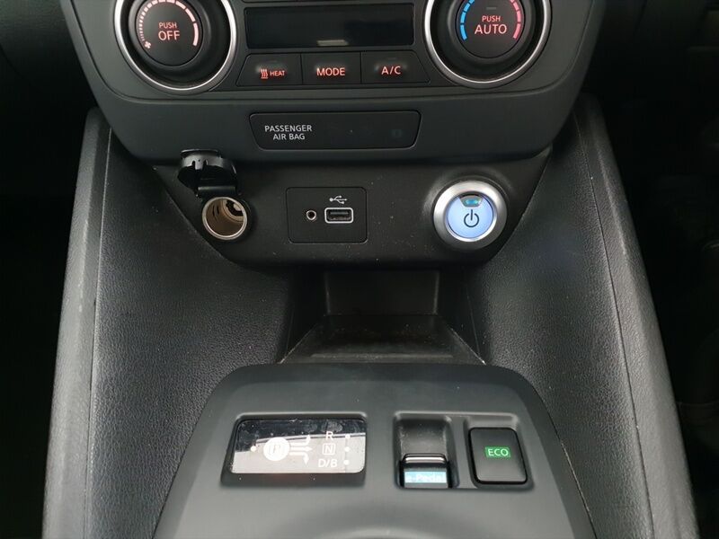 More views of Nissan Leaf