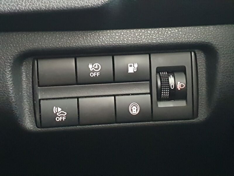 More views of Nissan Leaf