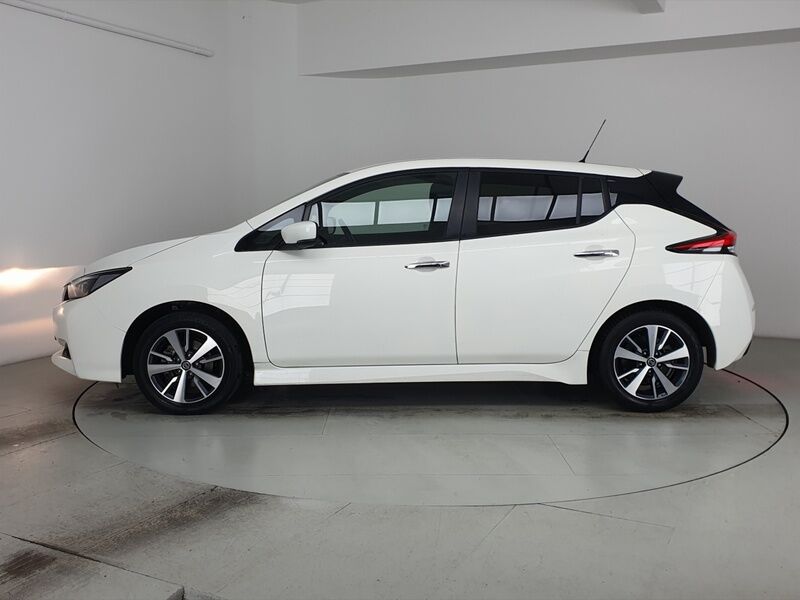 More views of Nissan Leaf