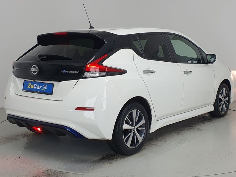 More views of Nissan Leaf