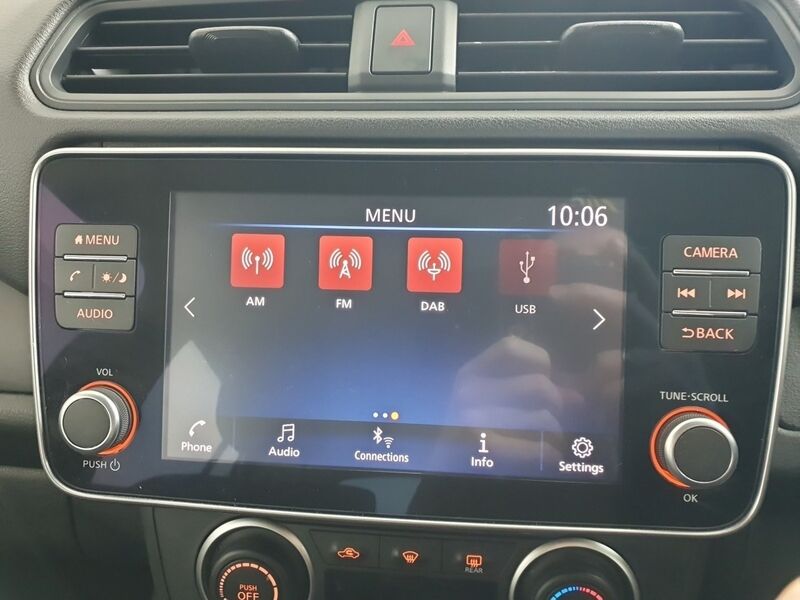 More views of Nissan Leaf