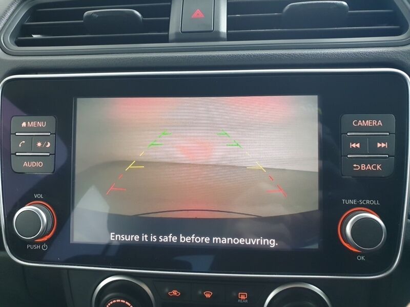 More views of Nissan Leaf