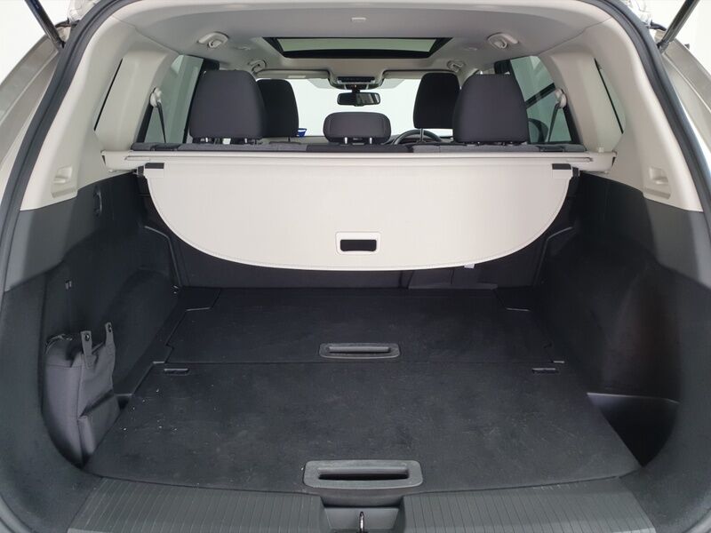 More views of Nissan X-Trail