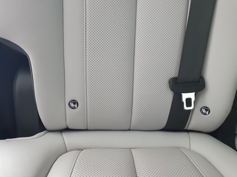 More views of Hyundai Santa Fe