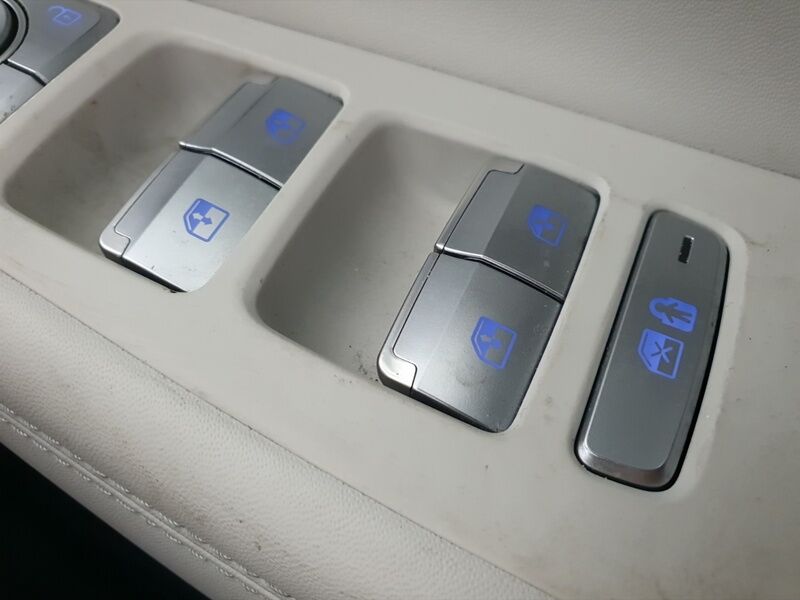 More views of Hyundai Santa Fe