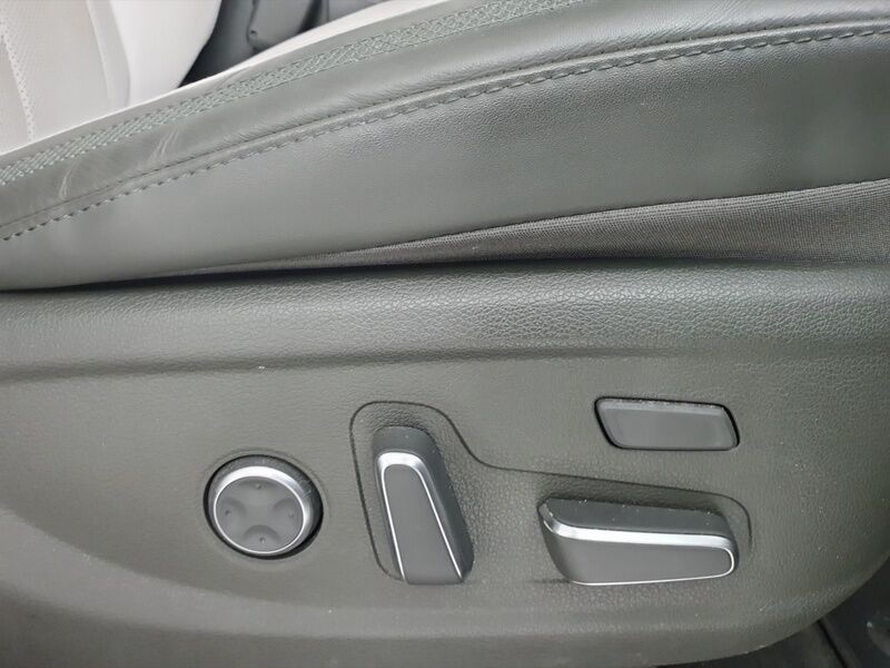 More views of Hyundai Santa Fe