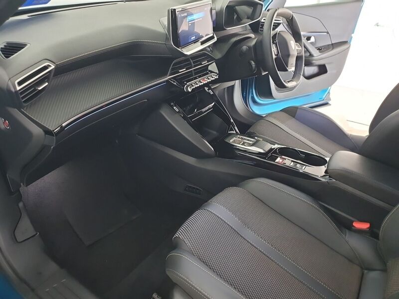 More views of Peugeot 2008