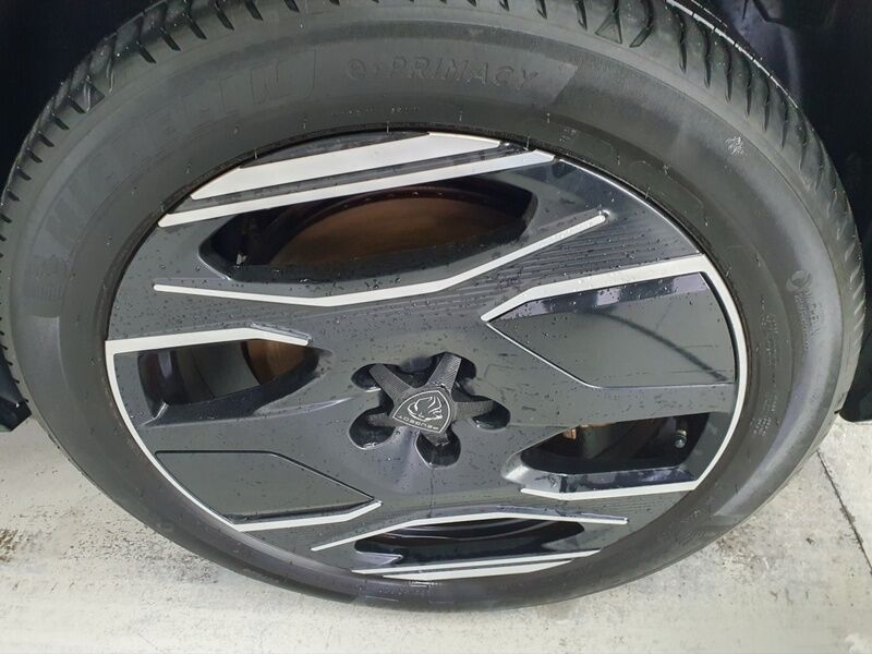 More views of Peugeot 3008