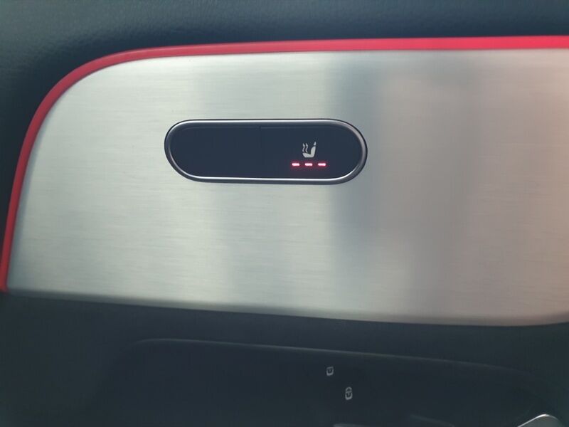 More views of Mercedes-Benz GLA