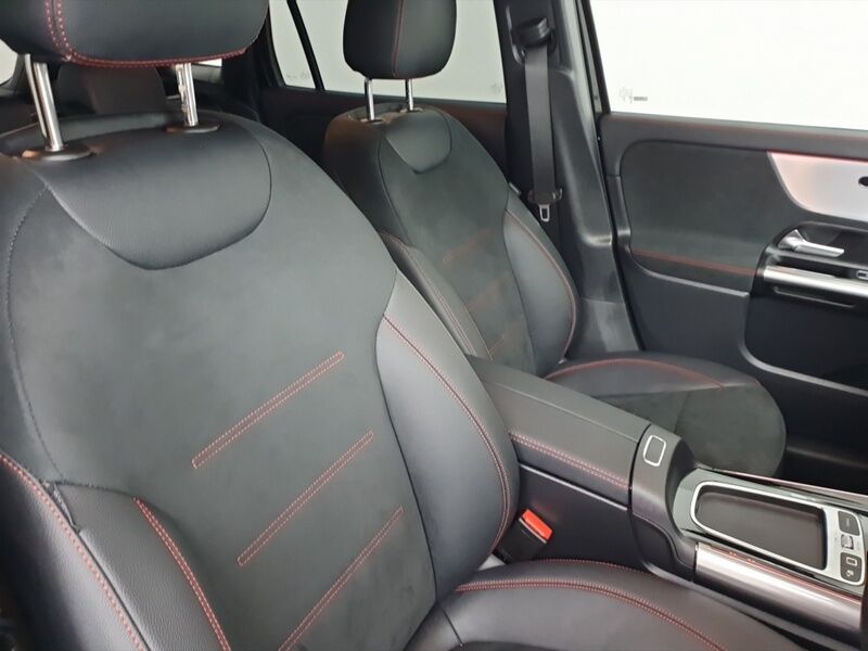 More views of Mercedes-Benz GLA