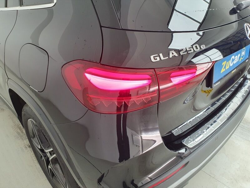 More views of Mercedes-Benz GLA