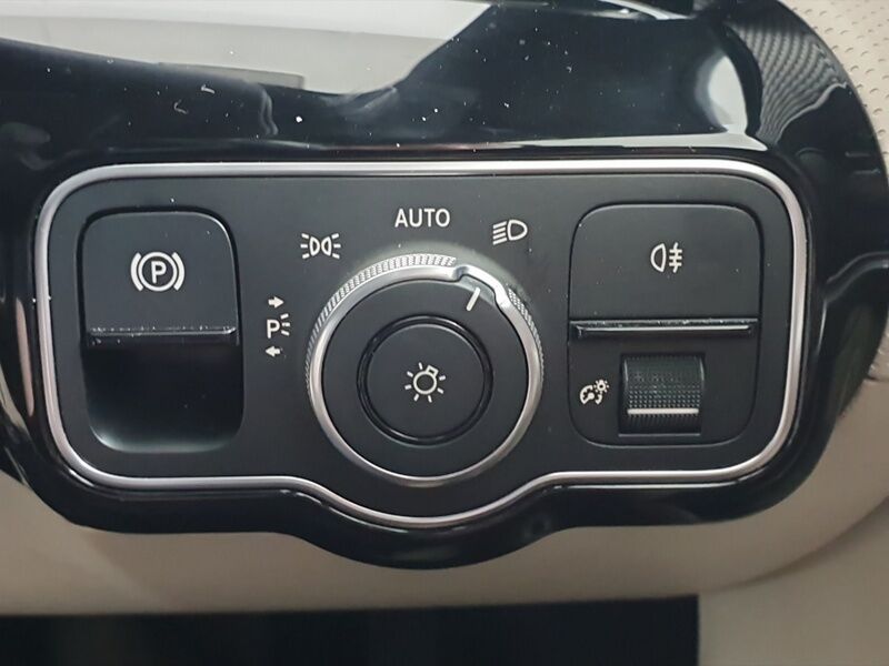 More views of Mercedes-Benz CLA