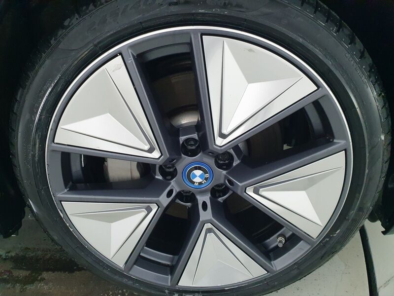 More views of BMW i4