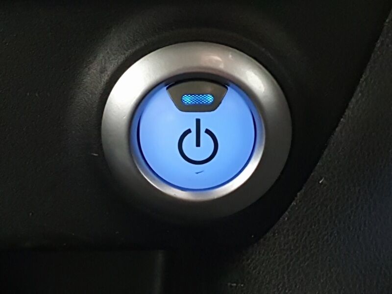 More views of Nissan Leaf