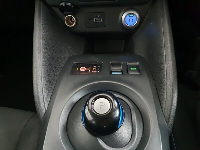 More views of Nissan Leaf