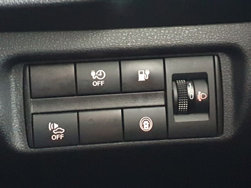 More views of Nissan Leaf