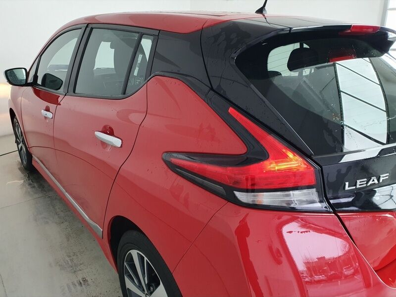 More views of Nissan Leaf
