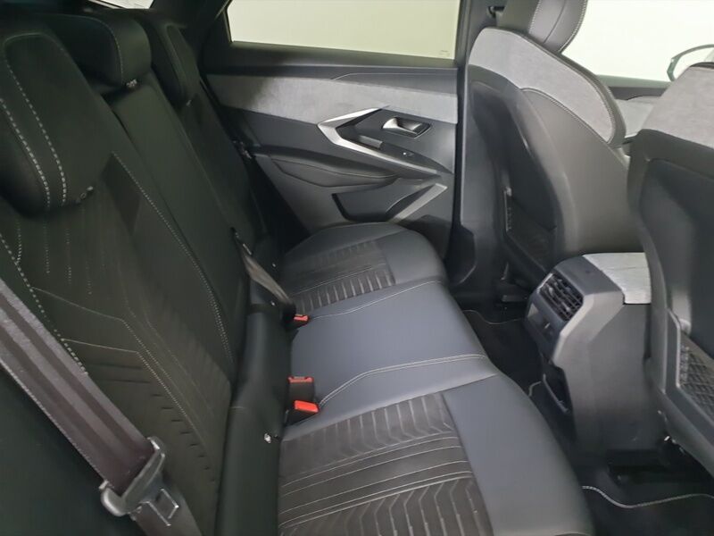 More views of Peugeot 3008