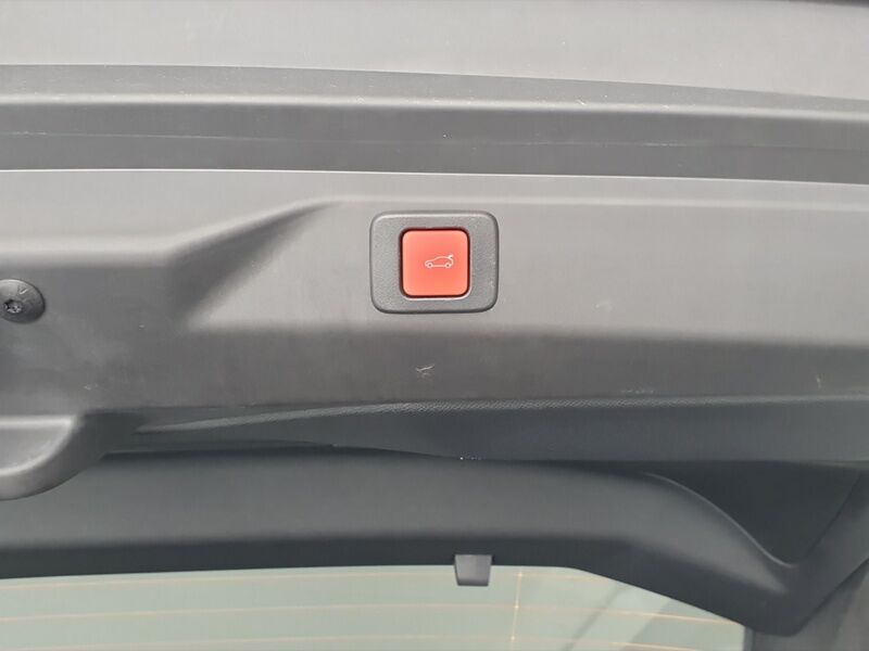 More views of Peugeot 3008