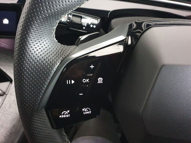 More views of Peugeot 3008