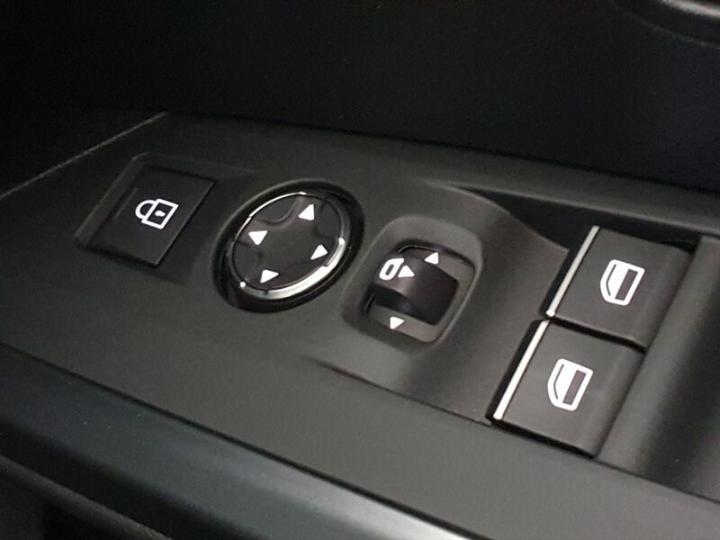 More views of Peugeot 3008